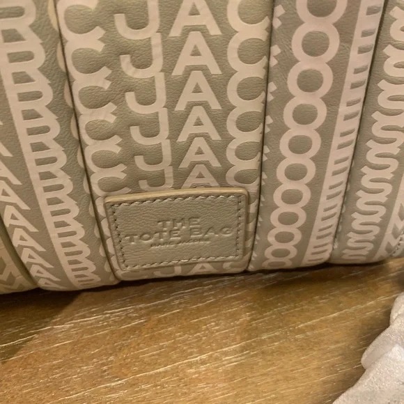 Marc Jacobs Beige Logo Mini Bag. Top handle and crossbody - Picture 2 of 14